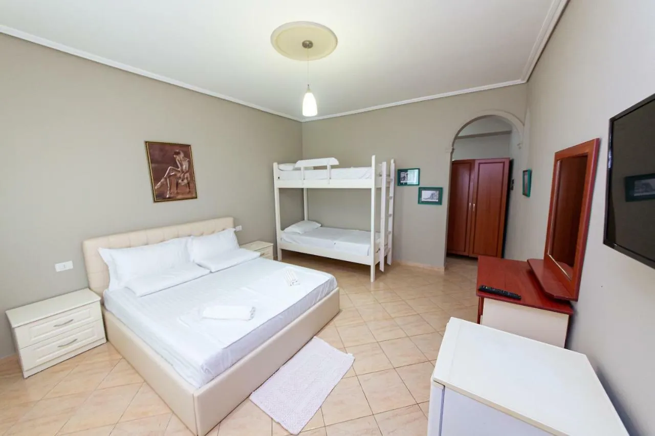 Hotel Roi Radhimë 3*,
